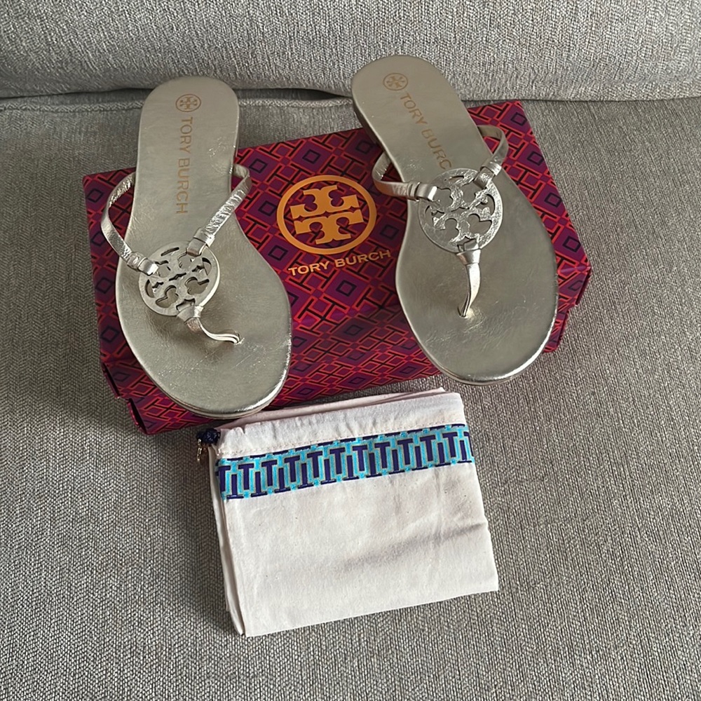 Tory Burch Miller knotted Gold Metallic. Sz 7. Great condition! Box + dust bag